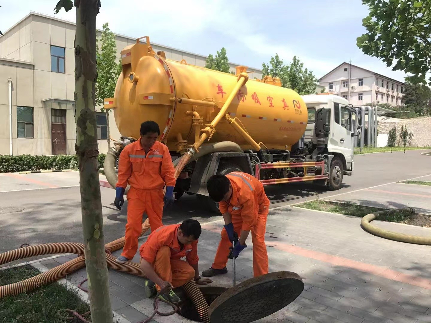 桓仁化粪池清理与5-8吨吸粪车施工效率分析